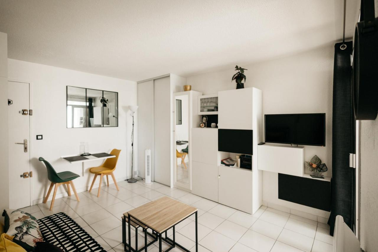 Cosy T1, A 10 Minutes A Pieds Des Plages Fréjus Exterior foto